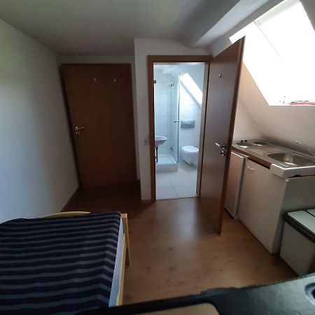 Biberach-Riss-Zimmer-Frei, Einzel-Zimmer Bad Kueche Birkenhard Kültér fotó