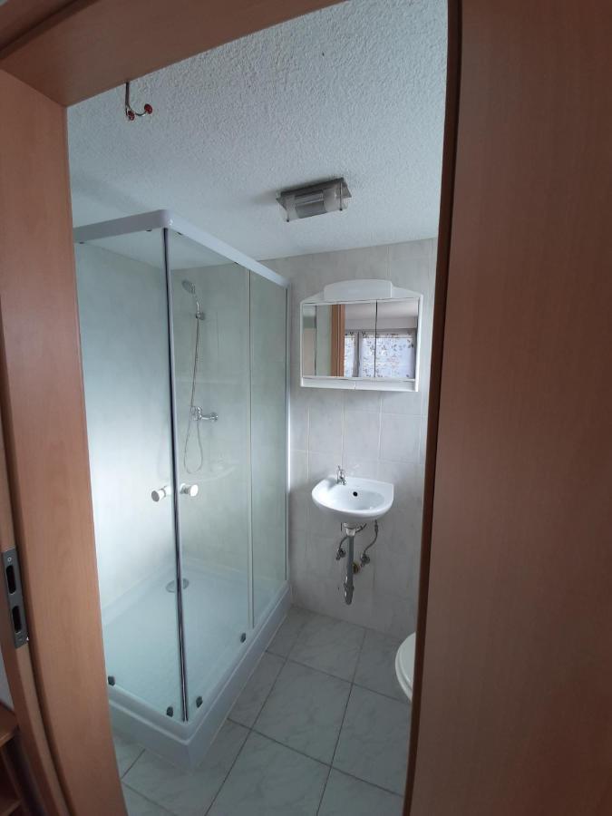 Biberach-Riss-Zimmer-Frei, Einzel-Zimmer Bad Kueche Birkenhard Kültér fotó