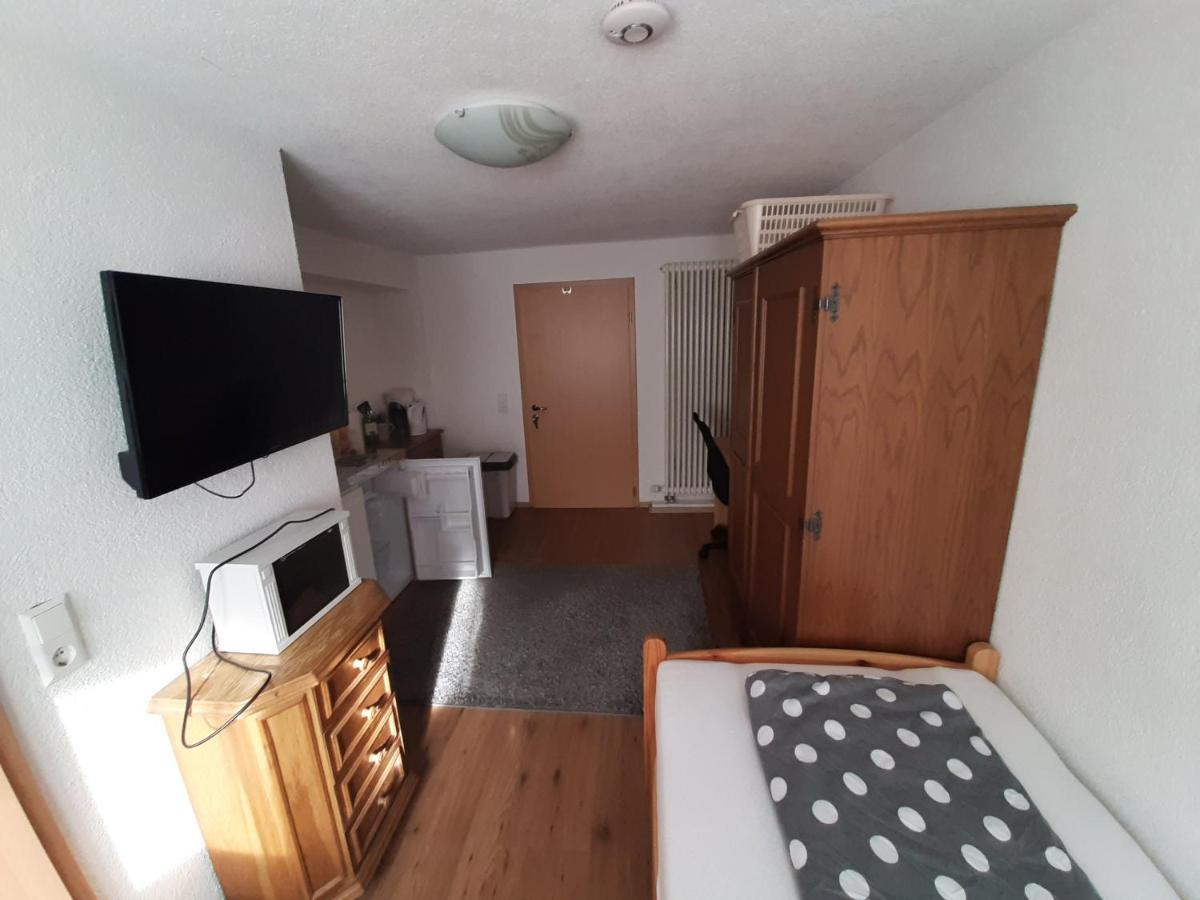 Biberach-Riss-Zimmer-Frei, Einzel-Zimmer Bad Kueche Birkenhard Kültér fotó
