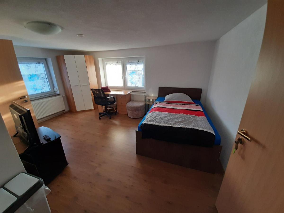Biberach-Riss-Zimmer-Frei, Einzel-Zimmer Bad Kueche Birkenhard Kültér fotó