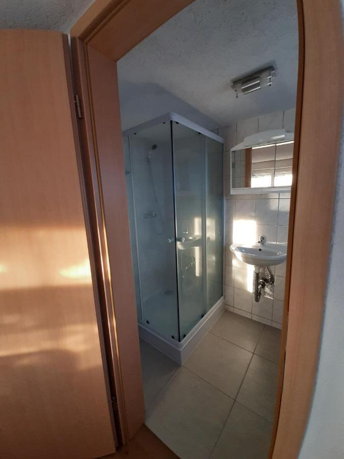 Biberach-Riss-Zimmer-Frei, Einzel-Zimmer Bad Kueche Birkenhard Kültér fotó