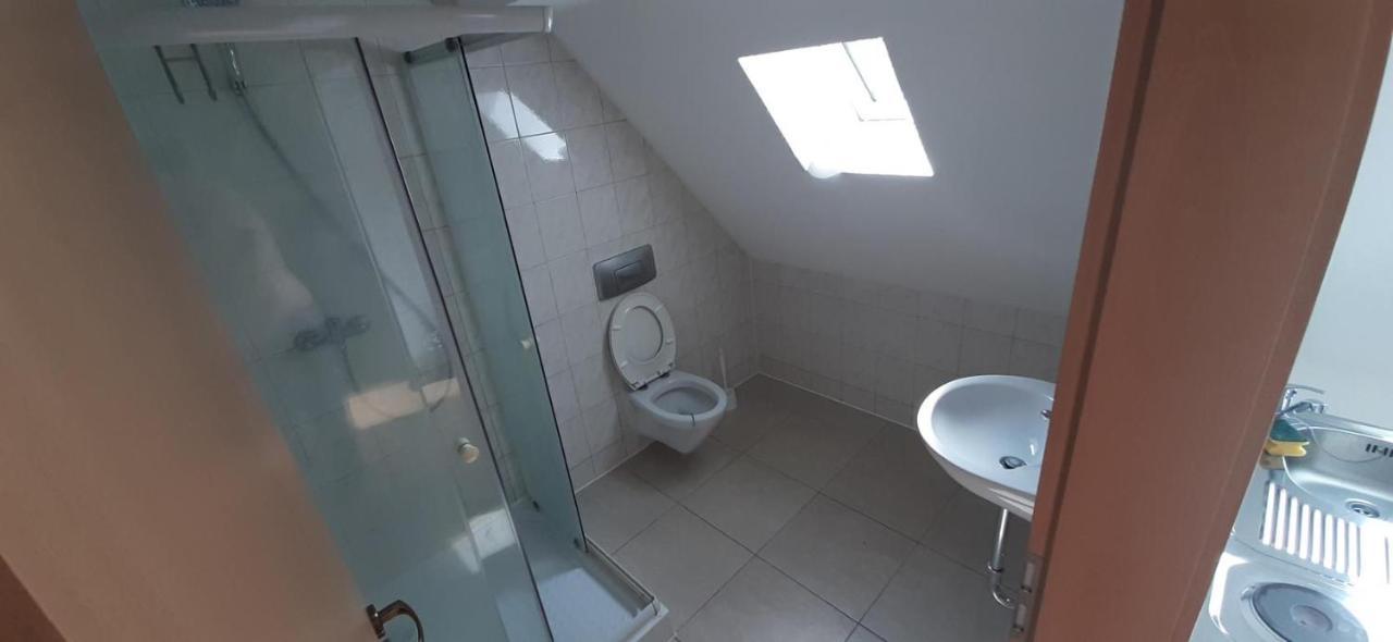 Biberach-Riss-Zimmer-Frei, Einzel-Zimmer Bad Kueche Birkenhard Kültér fotó
