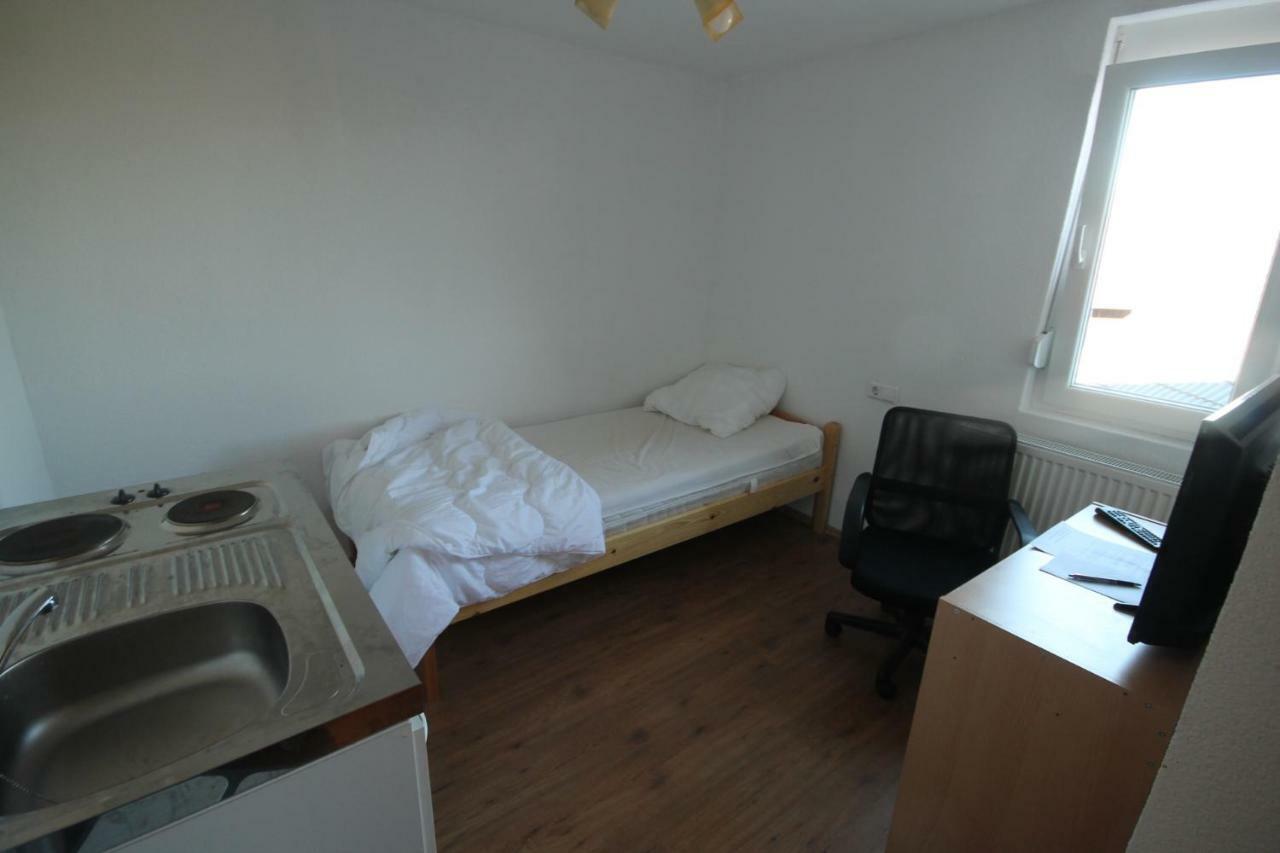 Biberach-Riss-Zimmer-Frei, Einzel-Zimmer Bad Kueche Birkenhard Kültér fotó