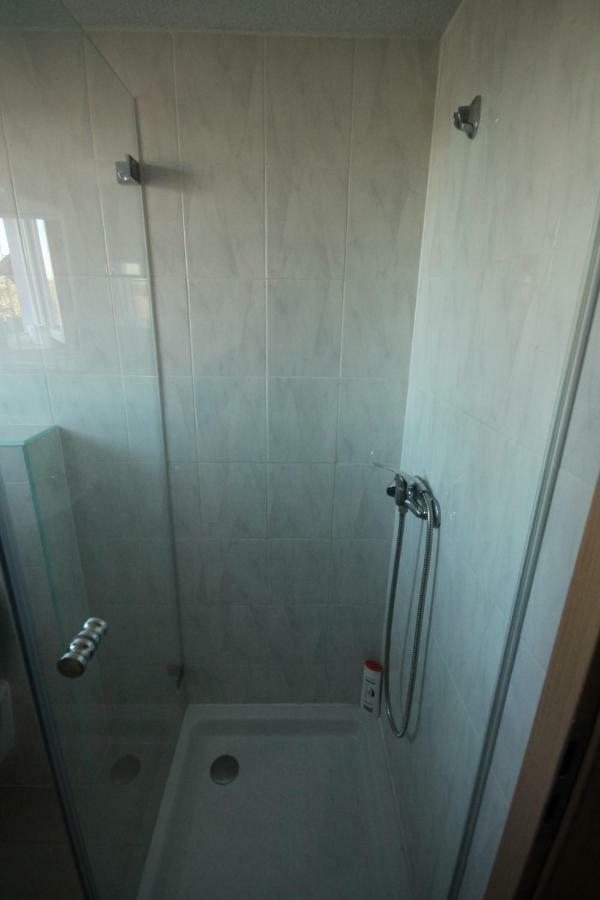 Biberach-Riss-Zimmer-Frei, Einzel-Zimmer Bad Kueche Birkenhard Kültér fotó