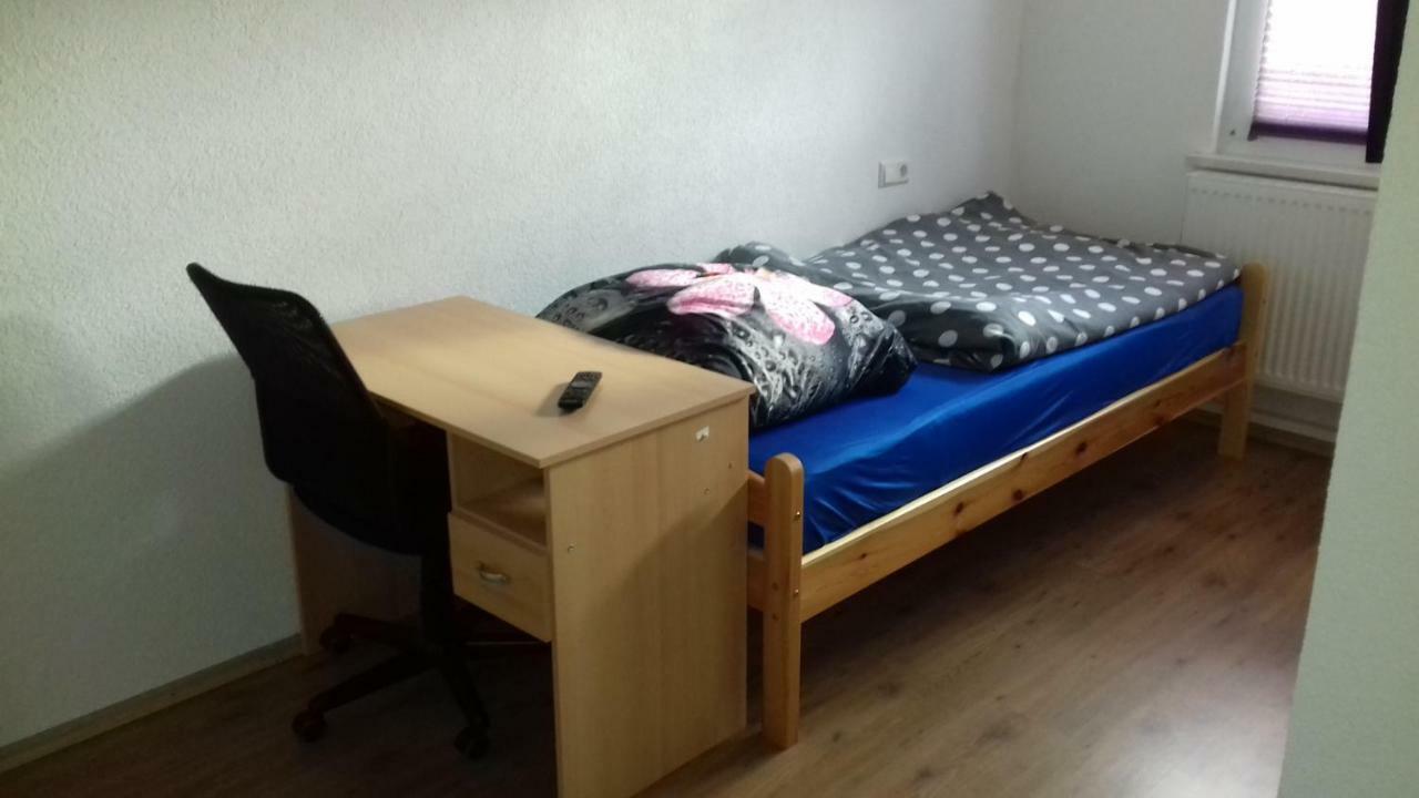 Biberach-Riss-Zimmer-Frei, Einzel-Zimmer Bad Kueche Birkenhard Szoba fotó