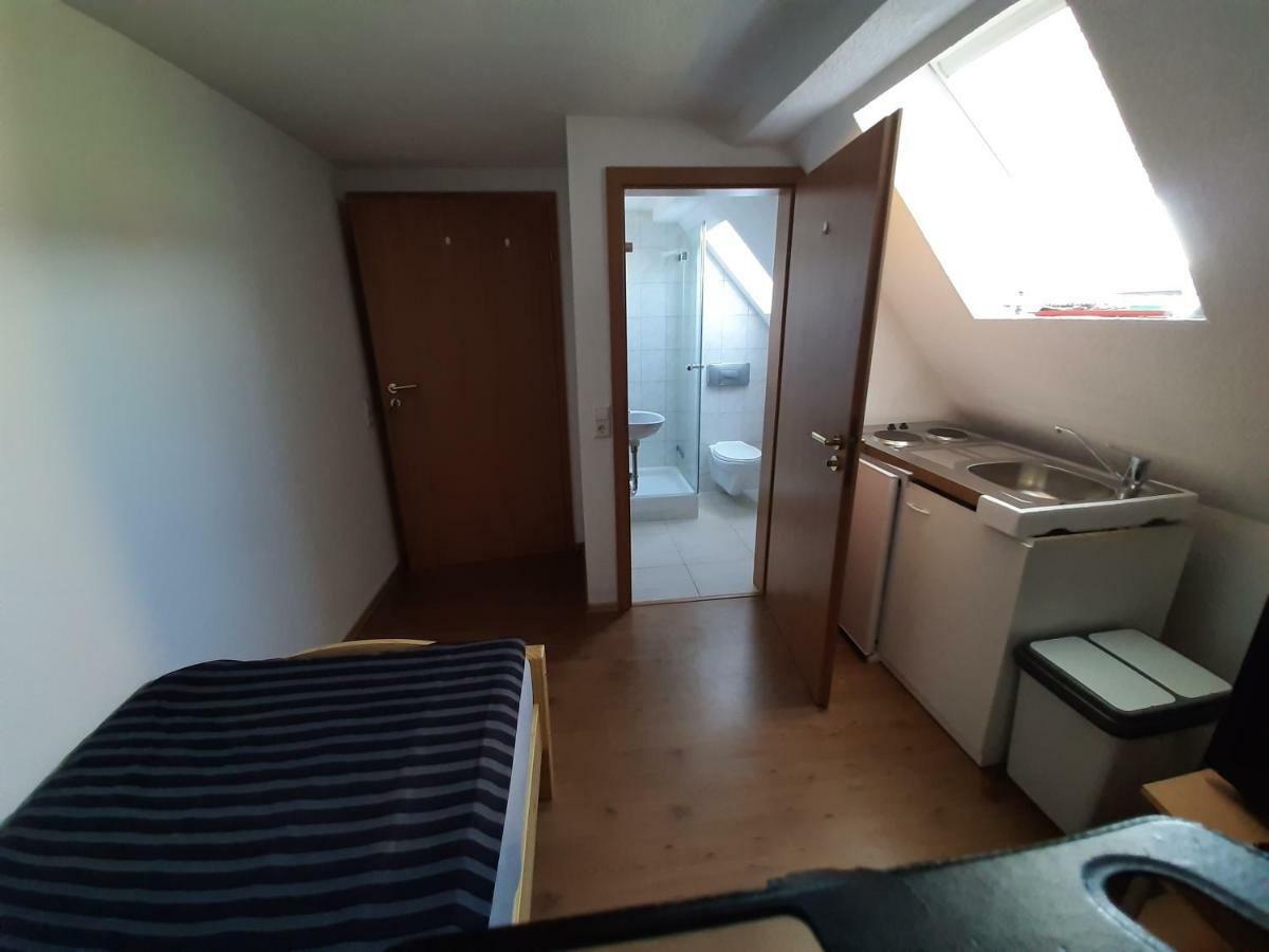Biberach-Riss-Zimmer-Frei, Einzel-Zimmer Bad Kueche Birkenhard Kültér fotó